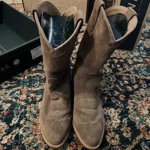 Tacovas- The Johnny suede 12D granite.